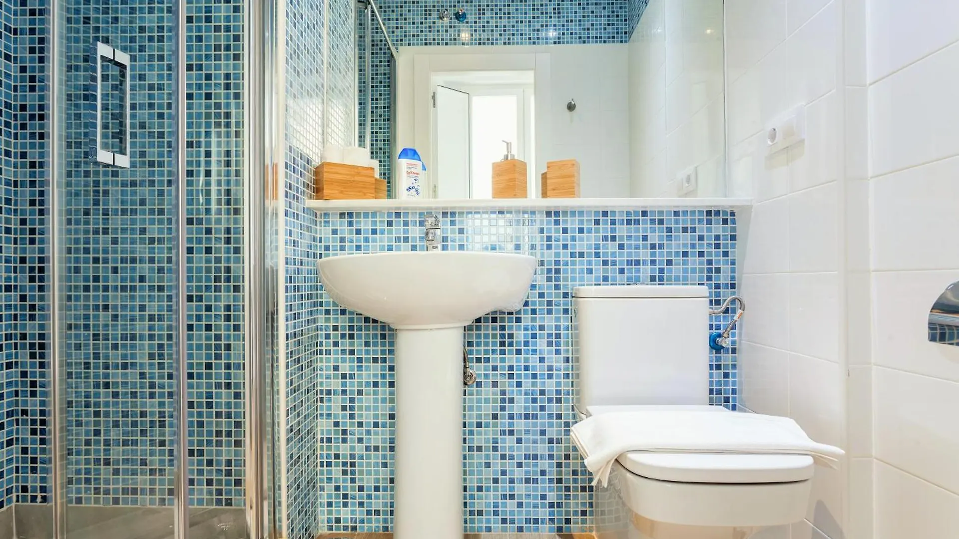 아파트 Hostly Acetres 1A Loft In City Center, Comunal Terrace, Fibre,Parking Optional 세비야 스페인