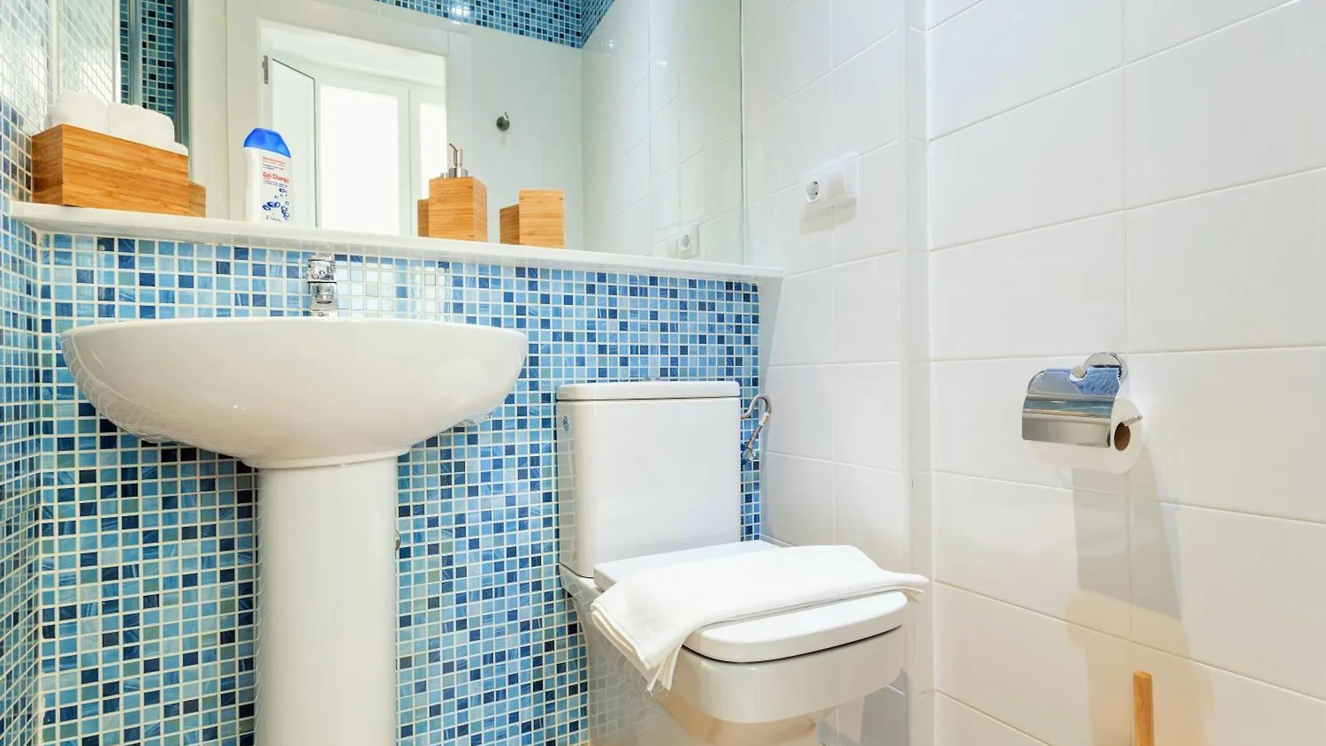 Hostly Acetres 1A Loft In City Center, Comunal Terrace, Fibre,Parking Optional 세비야 아파트